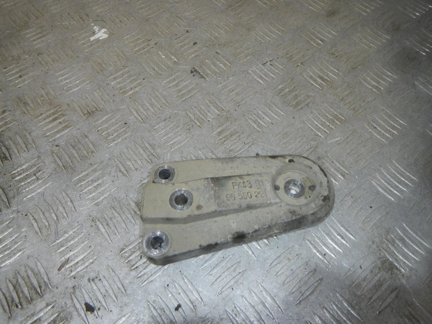 Кронштейн опоры двигателя