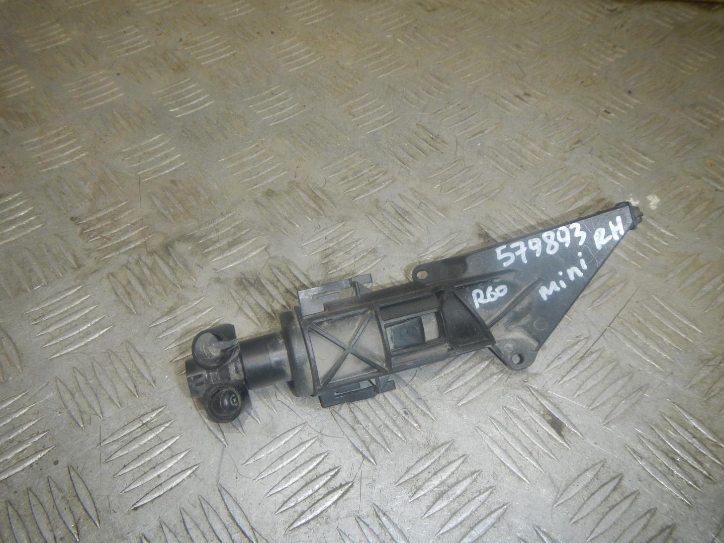 Форсунка омывателя фары