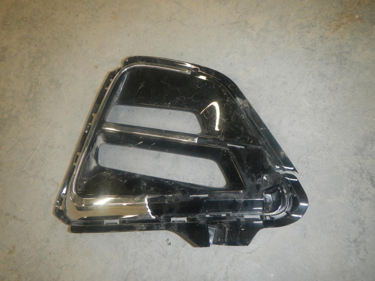 Решетка в бампер правая