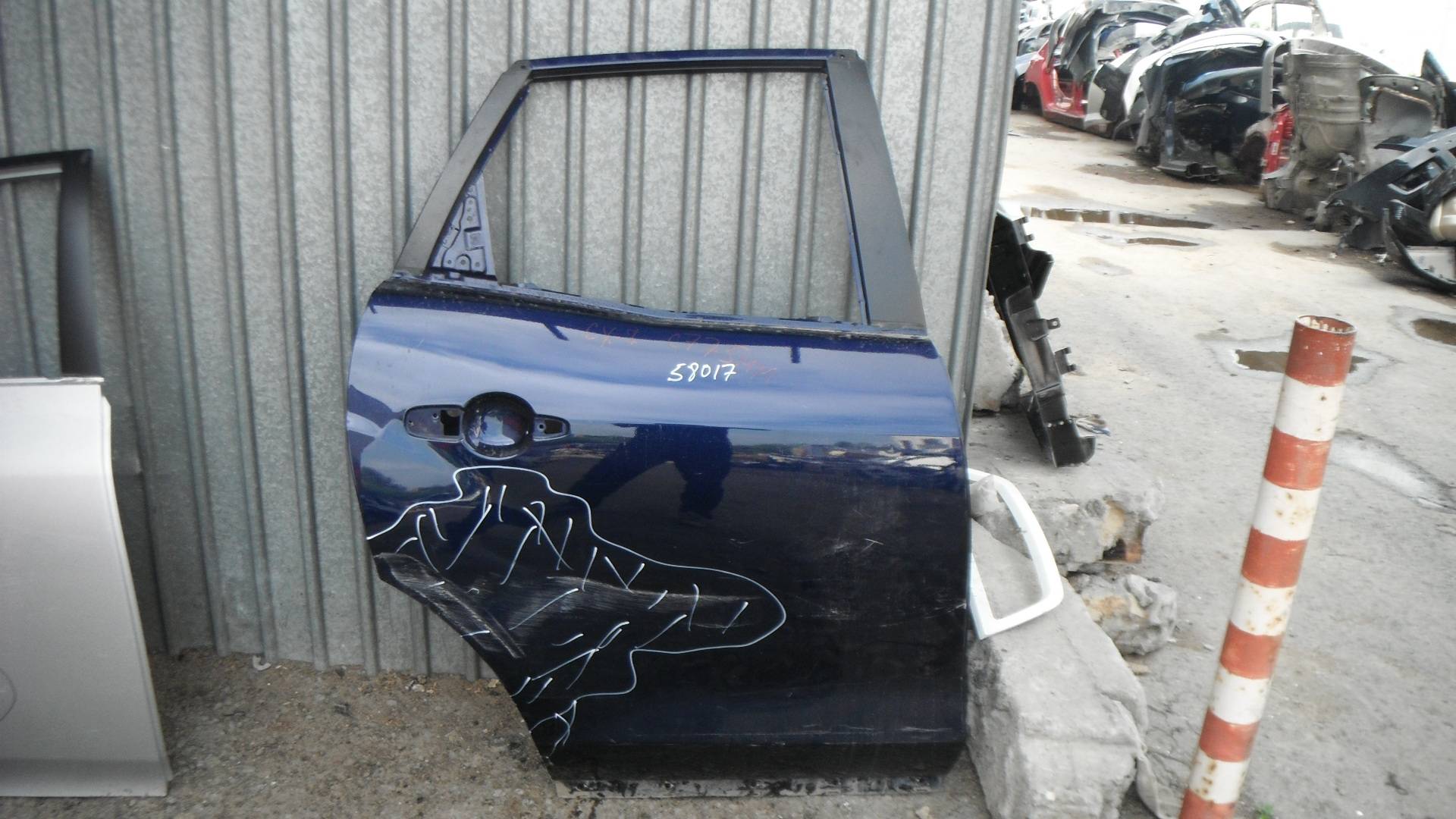 Дверь задняя правая