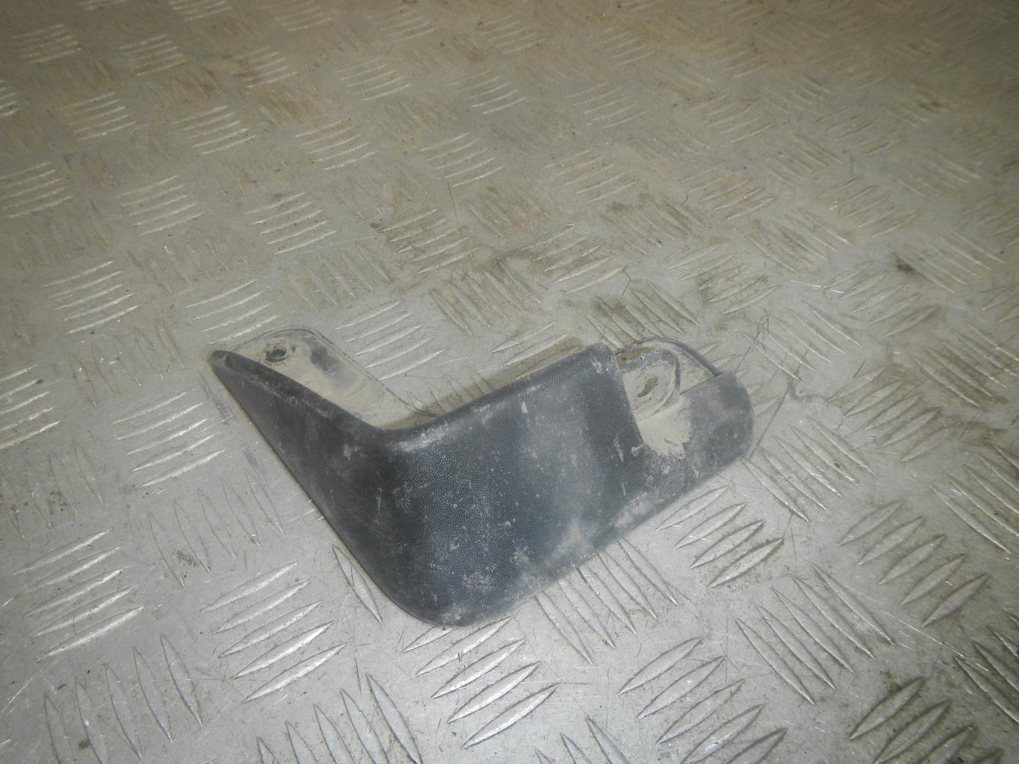 Брызговик задний левый