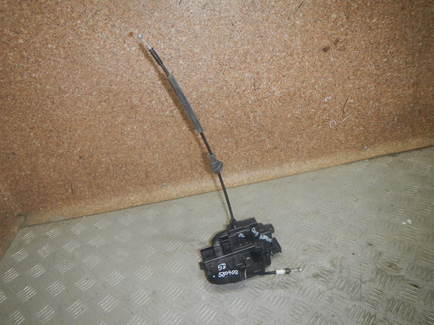 Замок двери передней левой