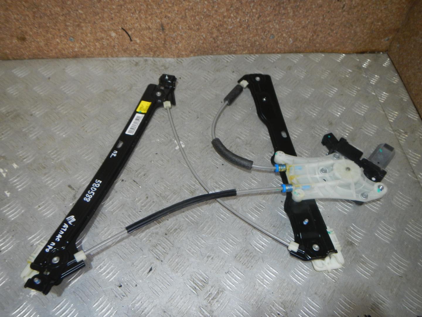 Стеклоподъемник электр. передний правый