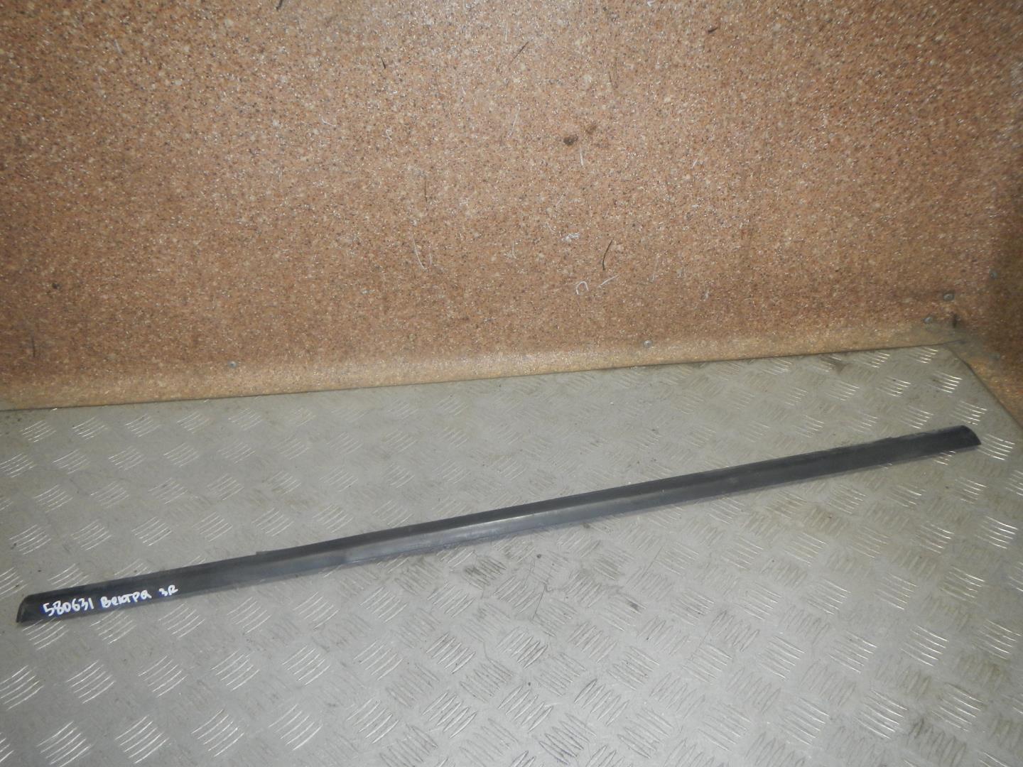 Накладка стекла заднего правого