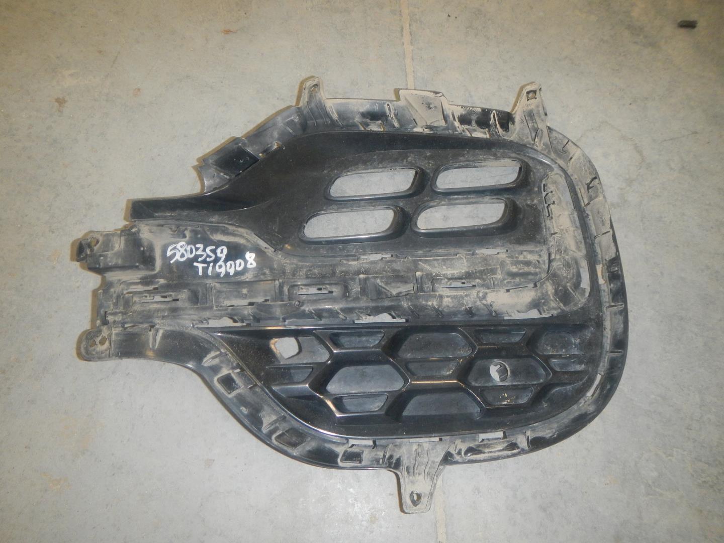 Решетка в бампер правая