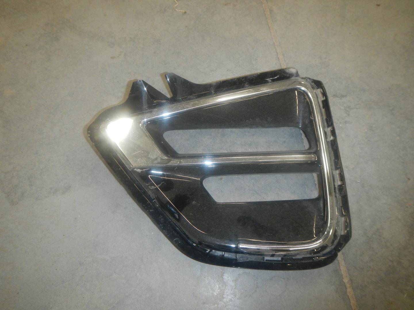 Решетка в бампер правая