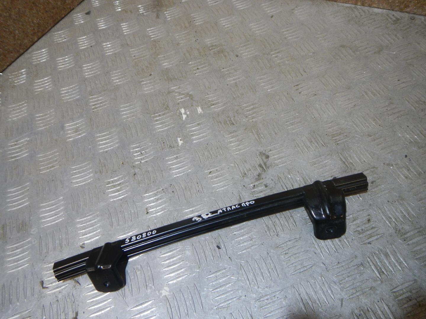 Направляющая стекла двери