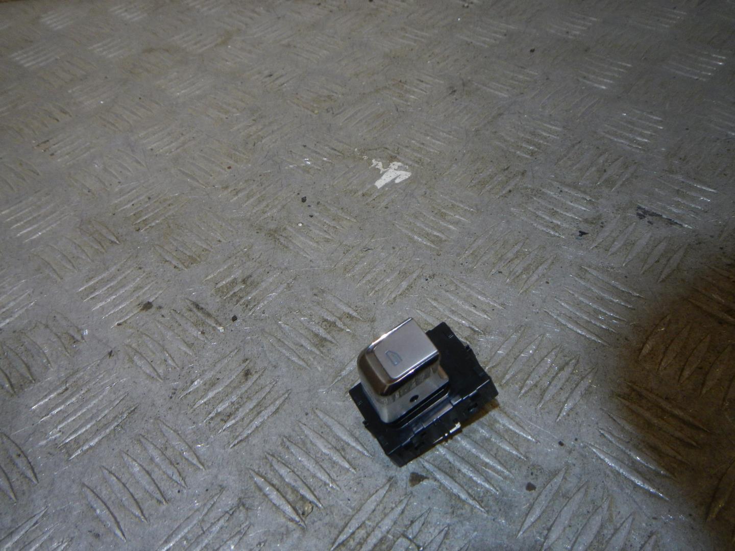 Кнопка стеклоподъемника