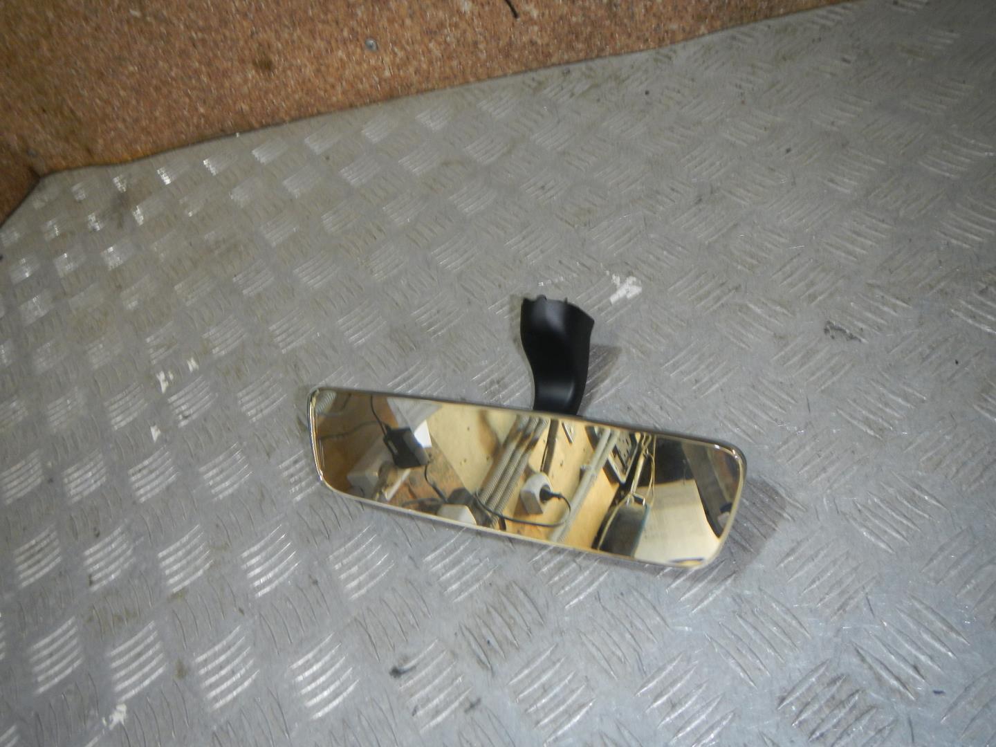 Зеркало заднего вида