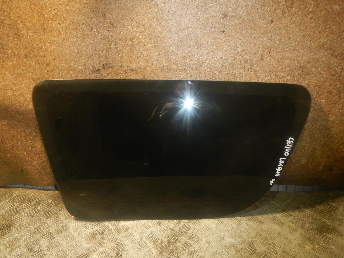 Стекло кузовное глухое левое