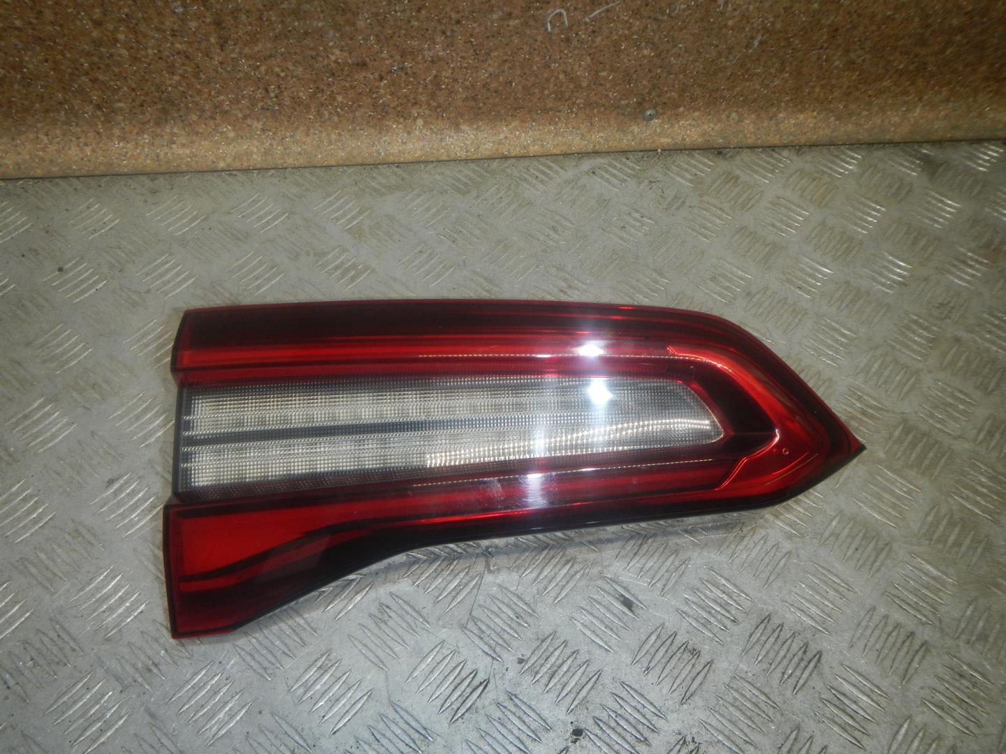 Фонарь задний внутренний левый