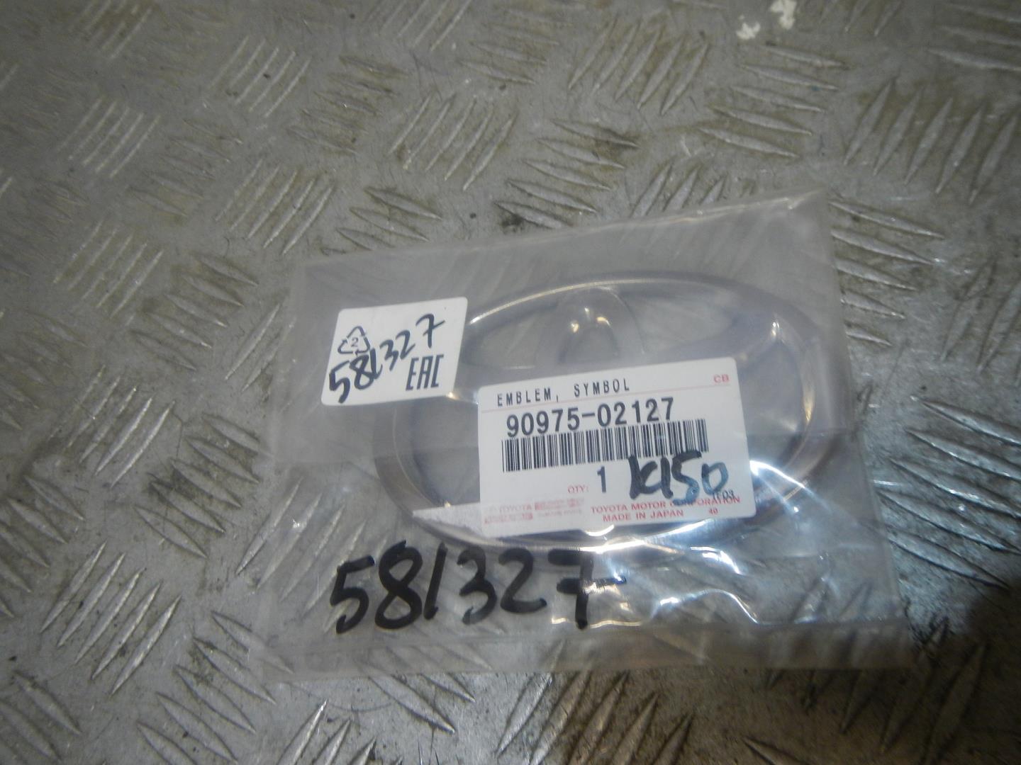 Эмблема на крышку багажника