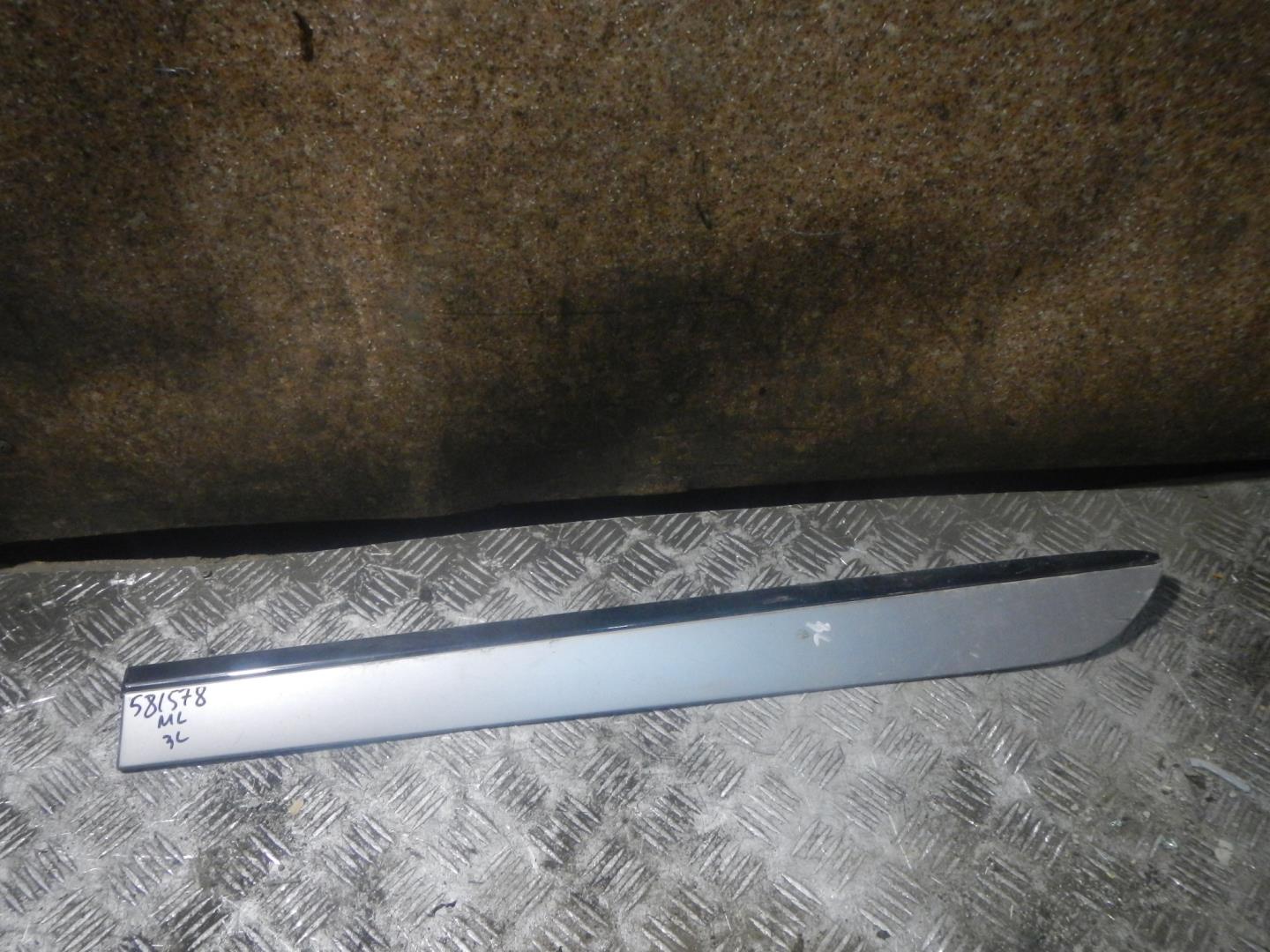 Молдинг задней левой двери