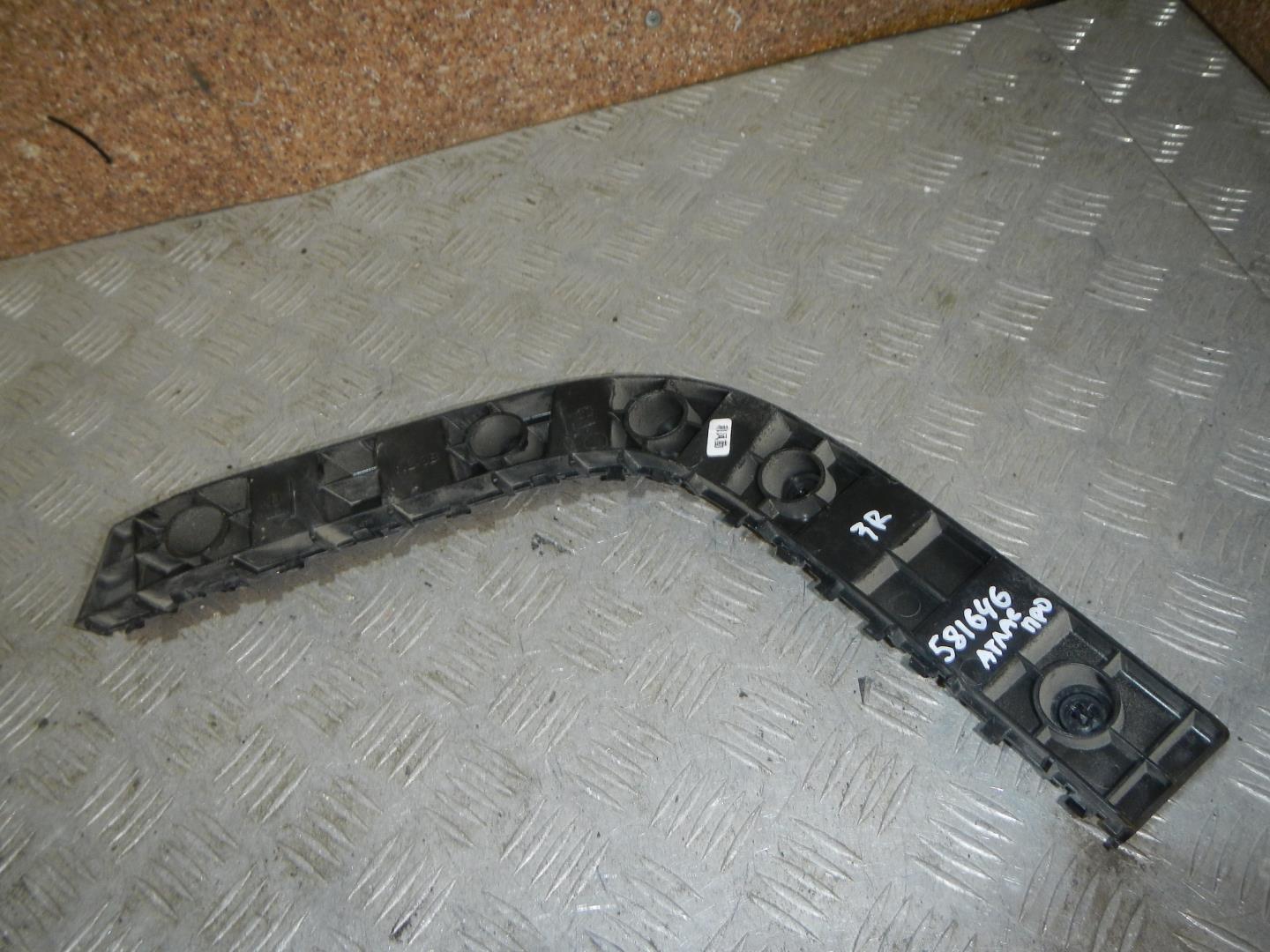 Кронштейн заднего бампера правый