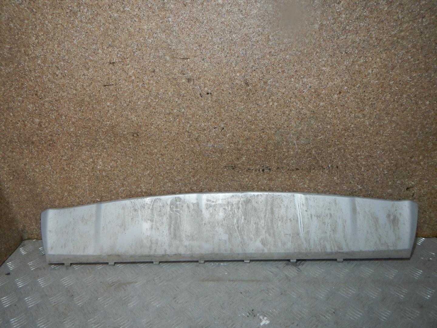 Накладка переднего бампера