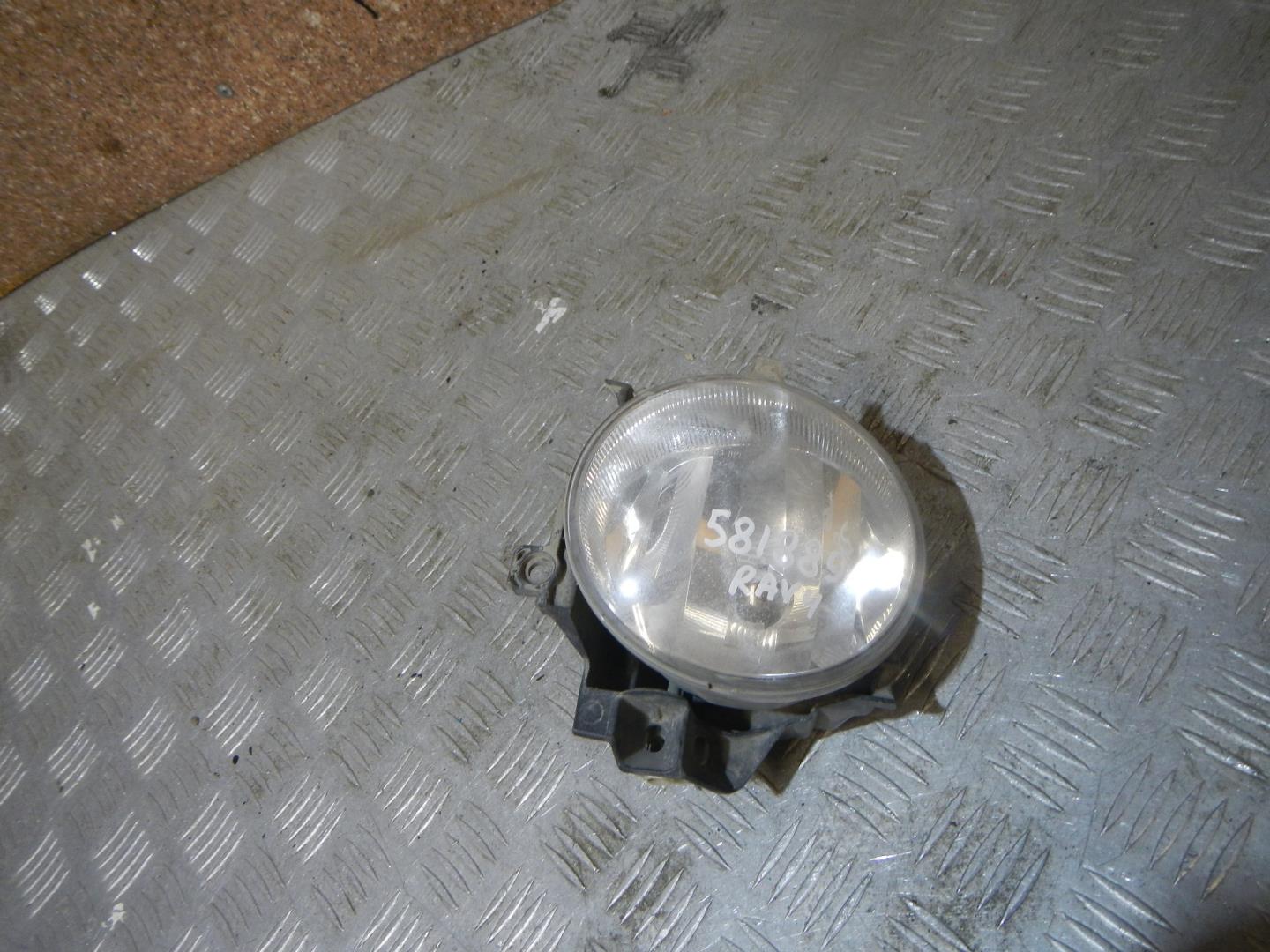 Фара противотуманная левая