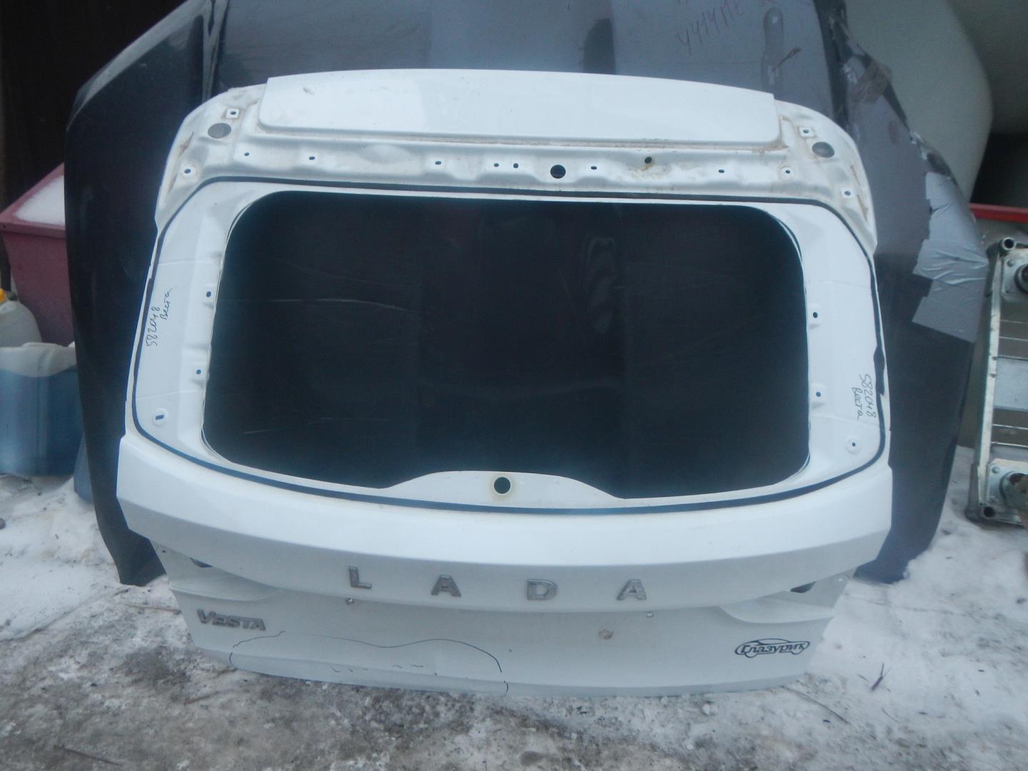 Дверь багажника