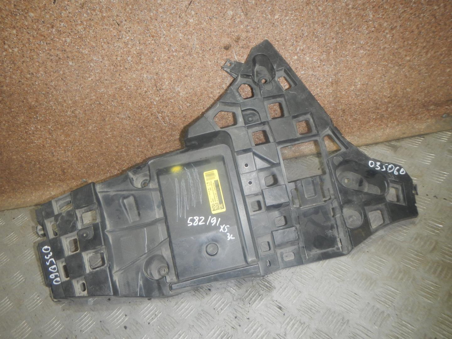 Кронштейн заднего бампера левый