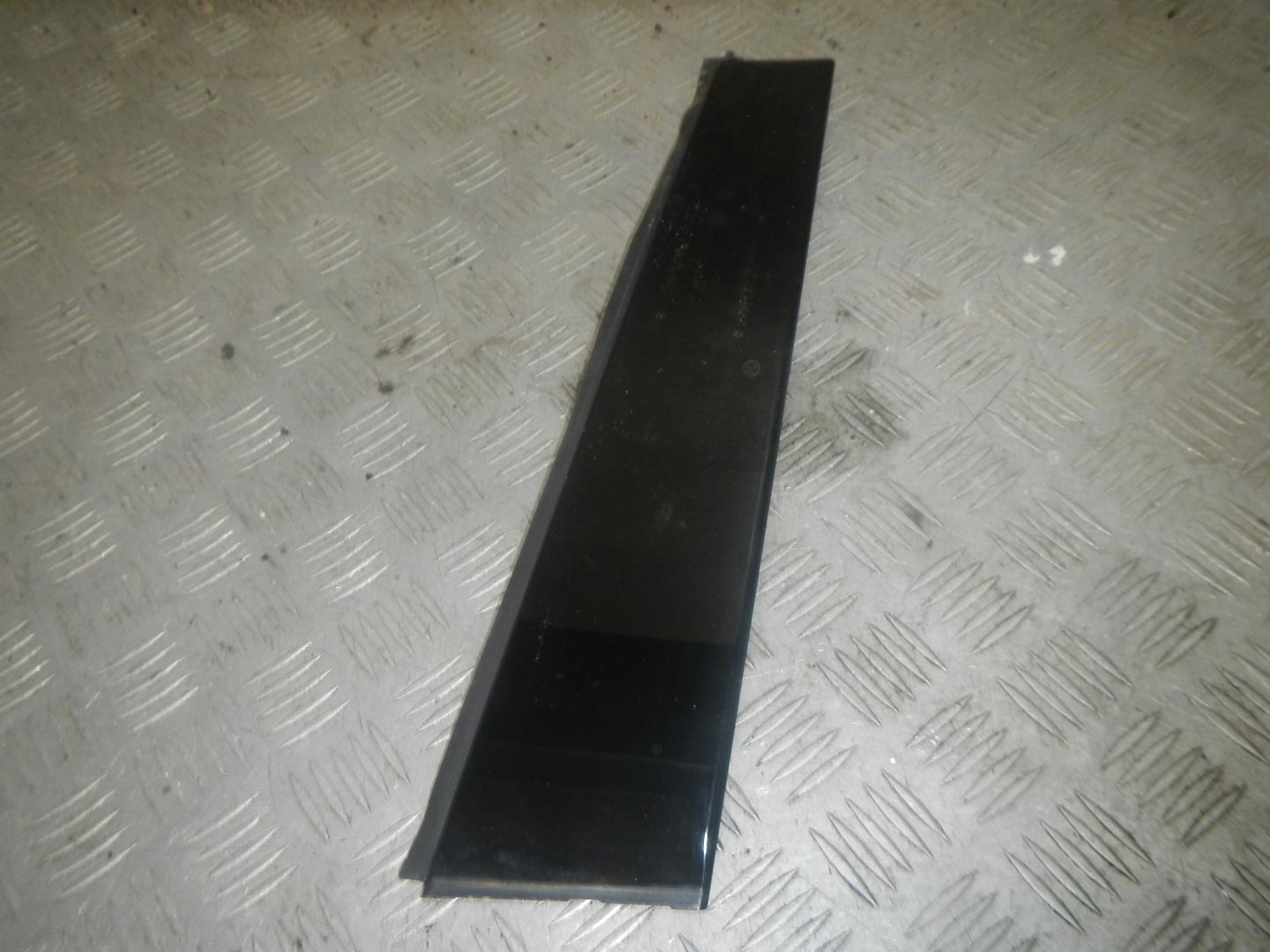 Накладка двери задней левой