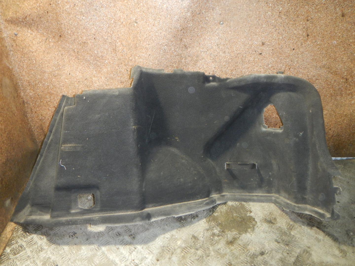 Обшивка багажника