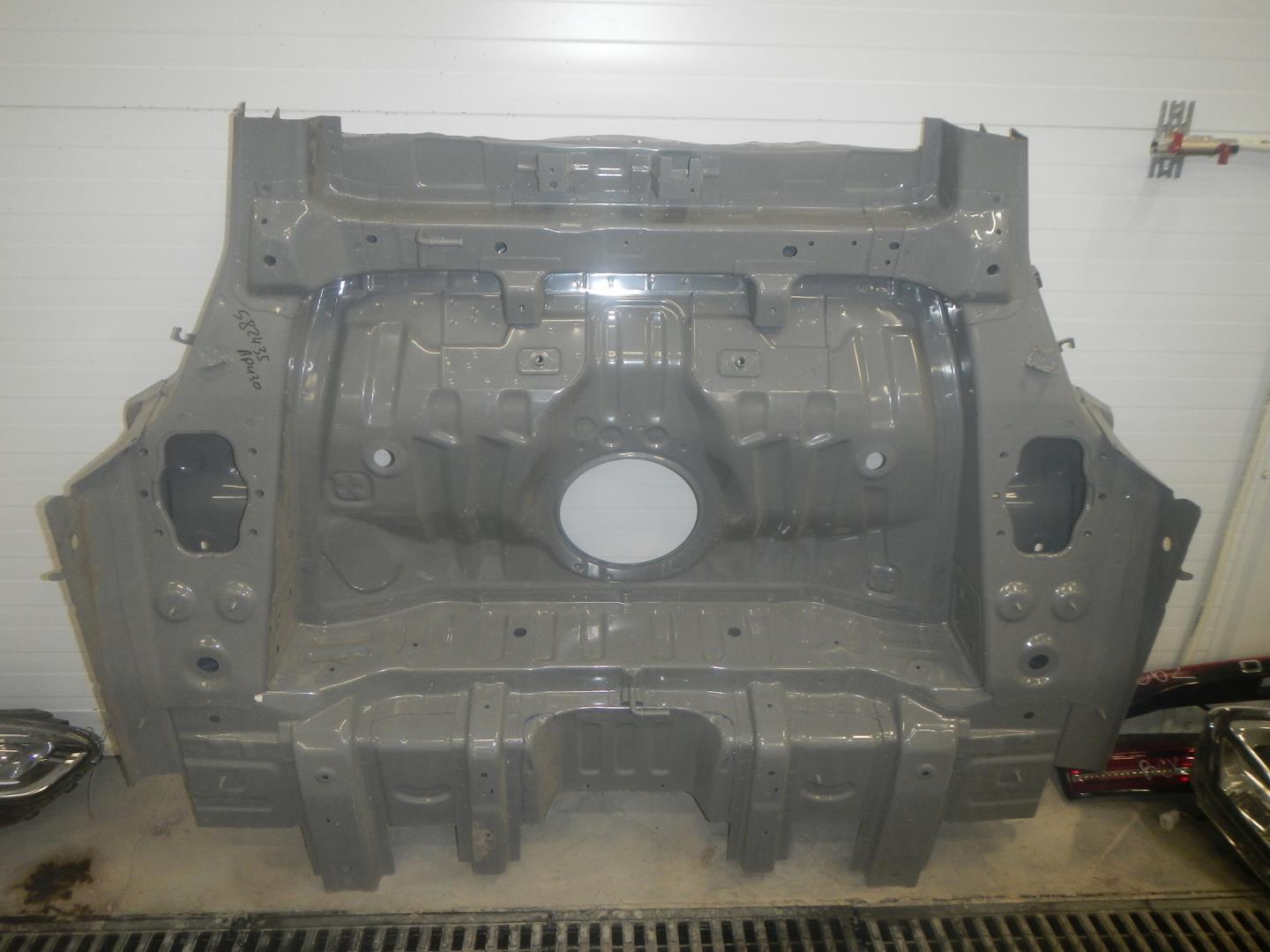 Кузовной элемент