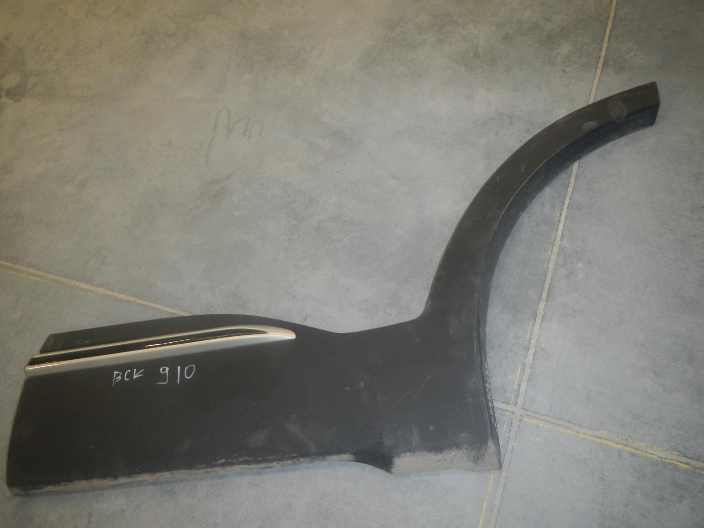 Молдинг задней левой двери