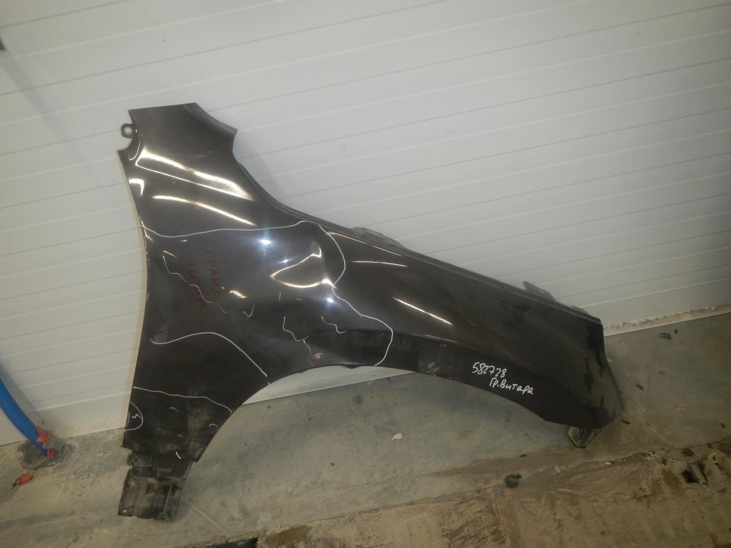 Крыло переднее правое