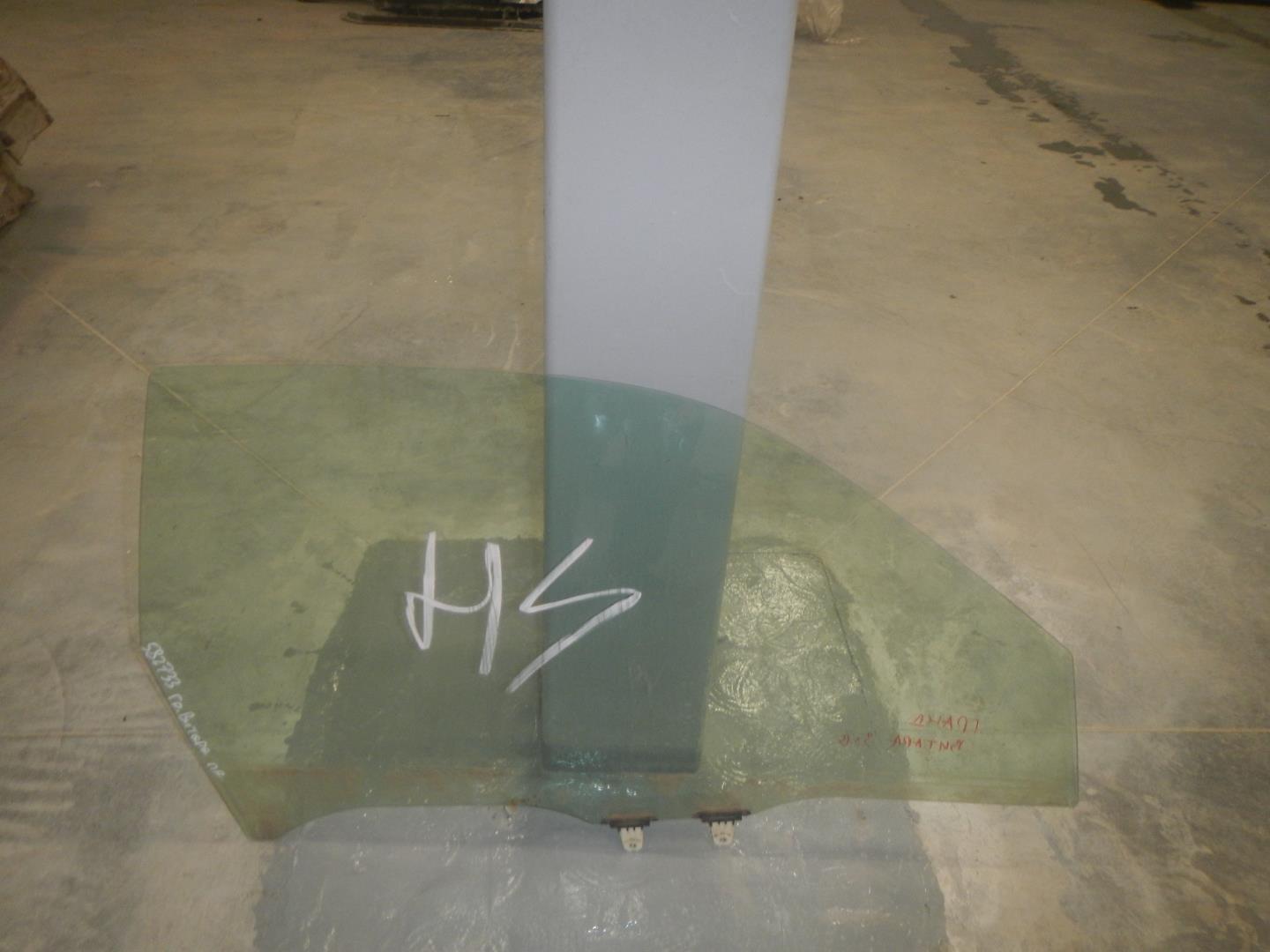 Стекло двери передней правой