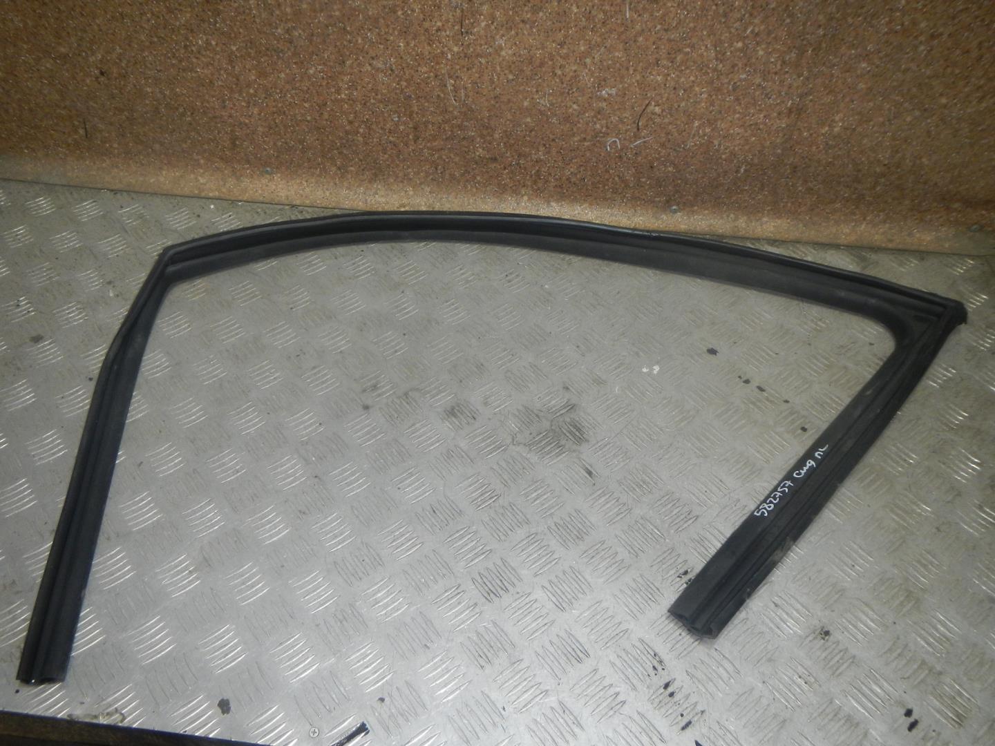 Уплотнитель стекла двери