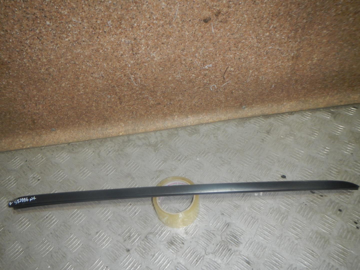 Молдинг лобового стекла