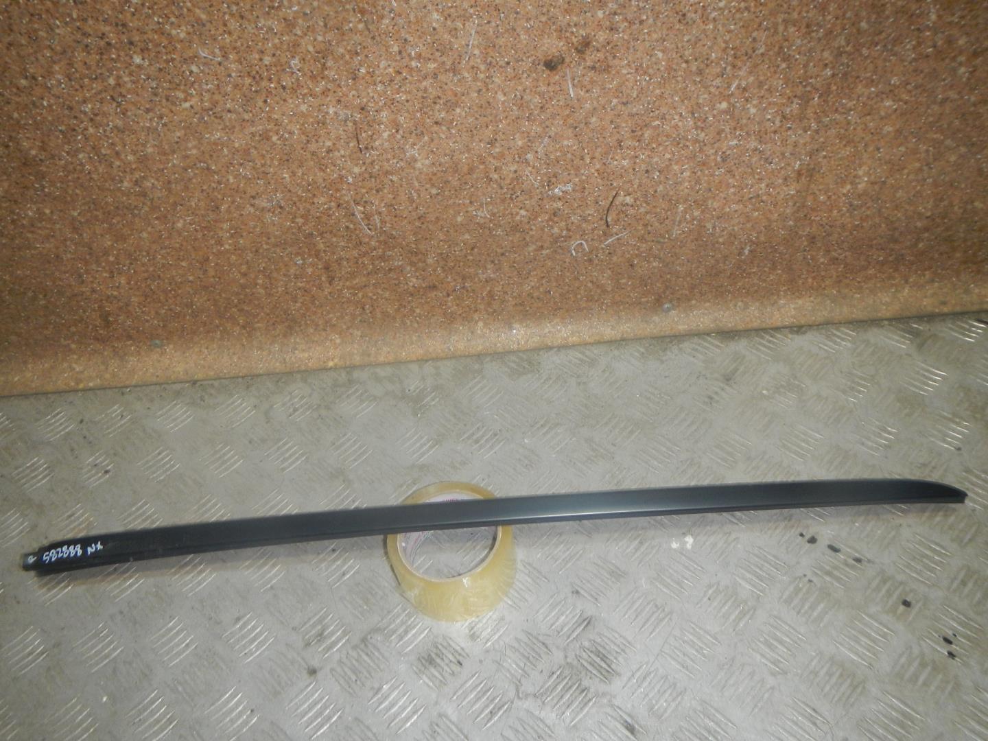 Молдинг лобового стекла