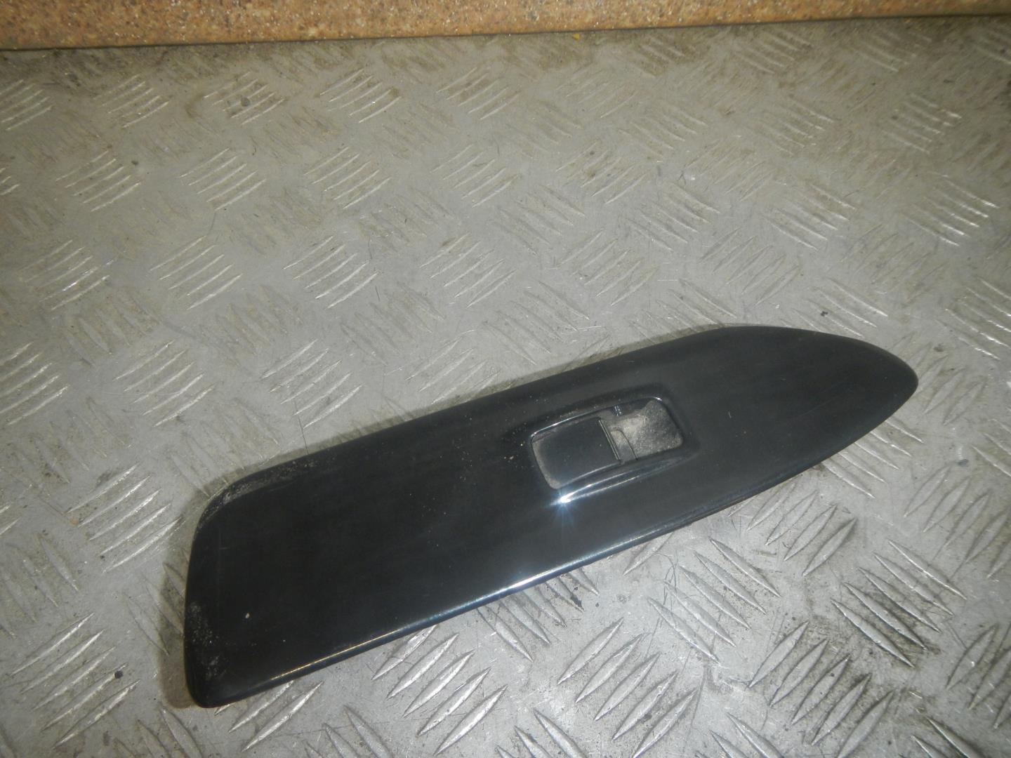 Кнопка стеклоподъемника