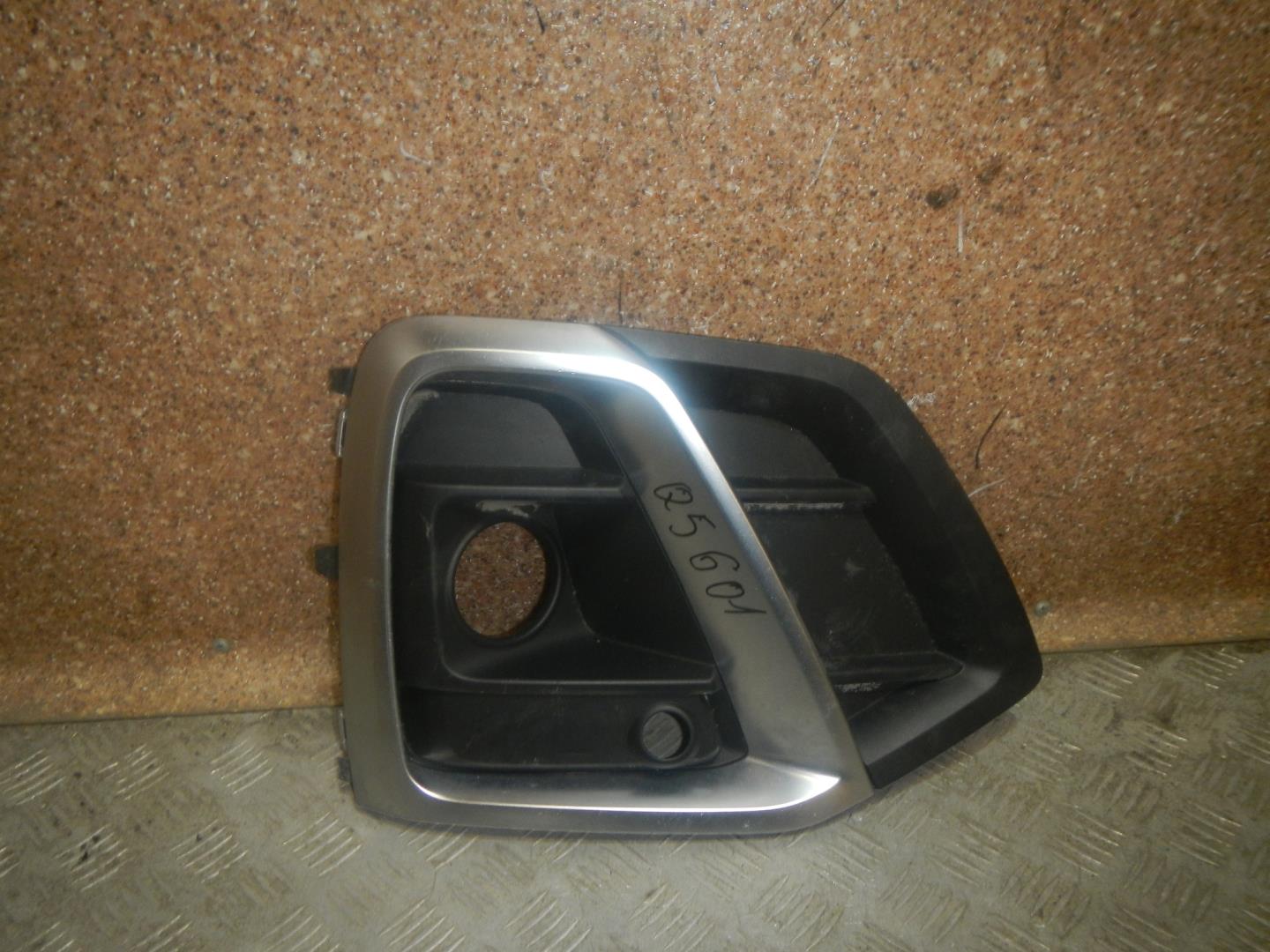 Решетка в бампер правая