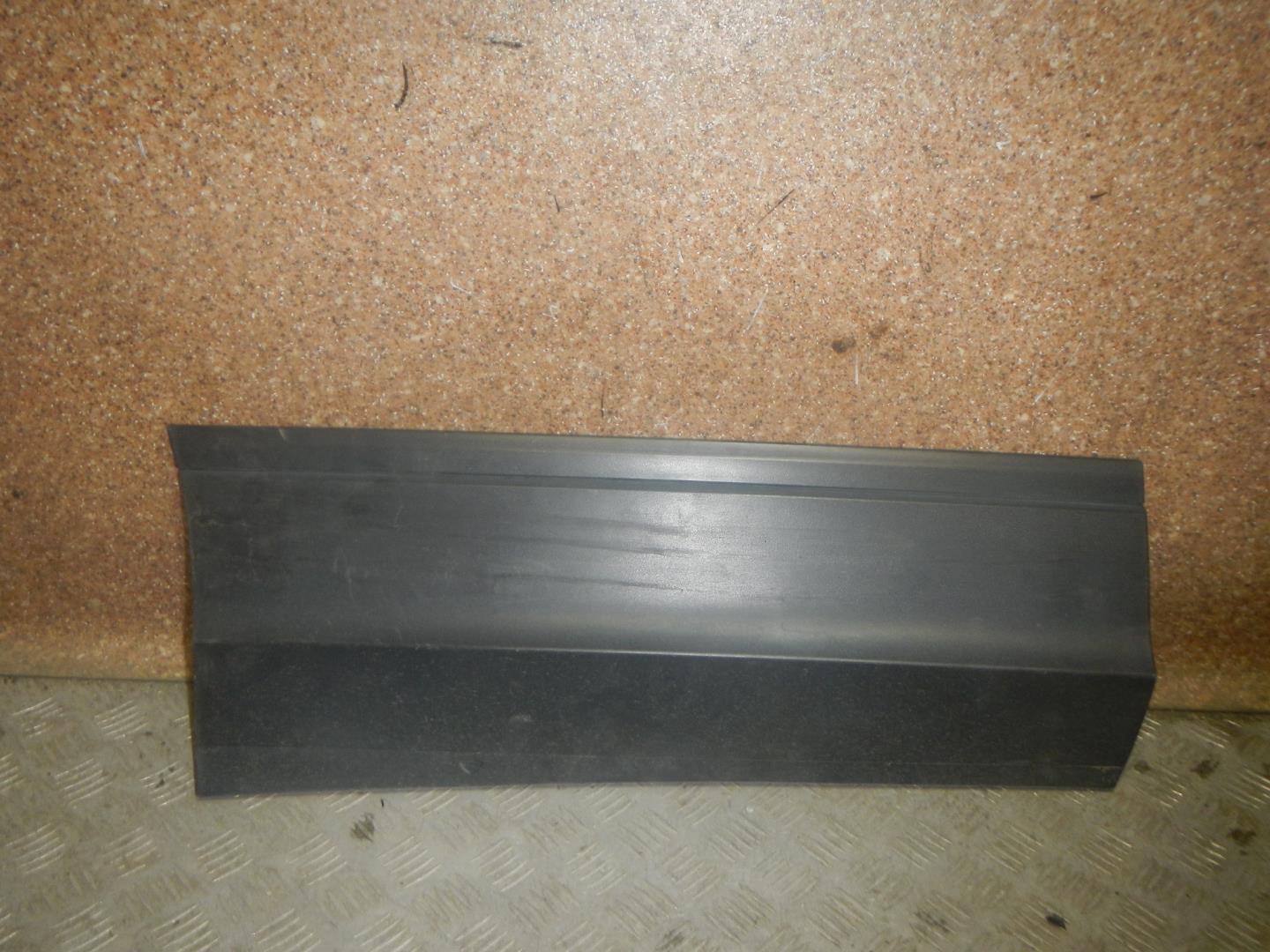 Молдинг задней правой двери