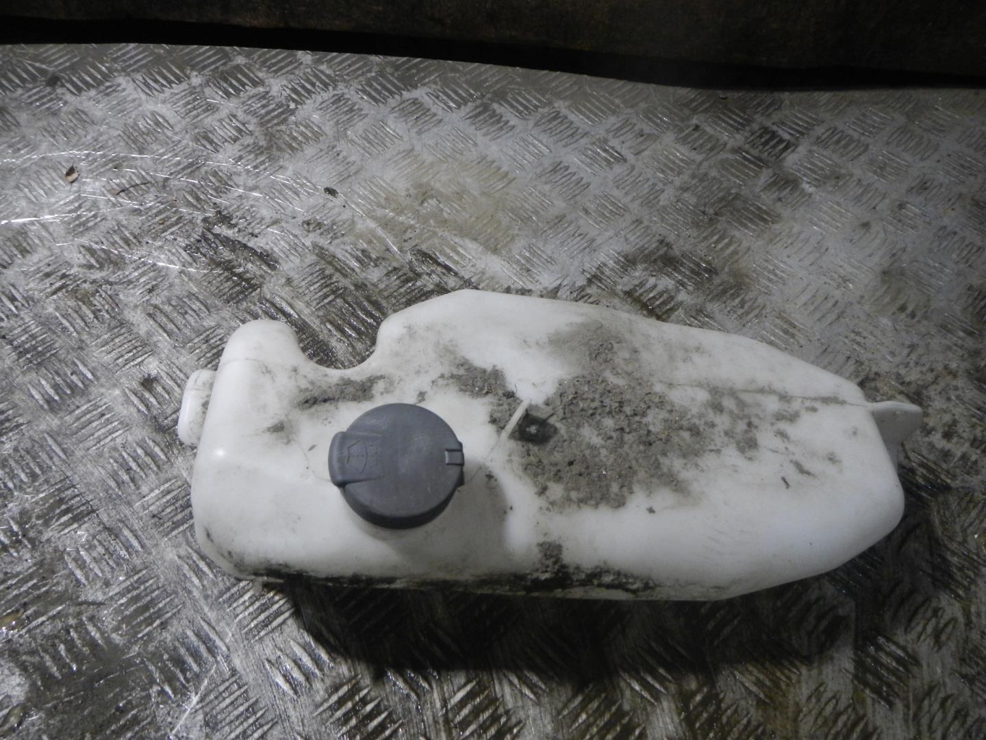 Бачок омывателя лобового стекла