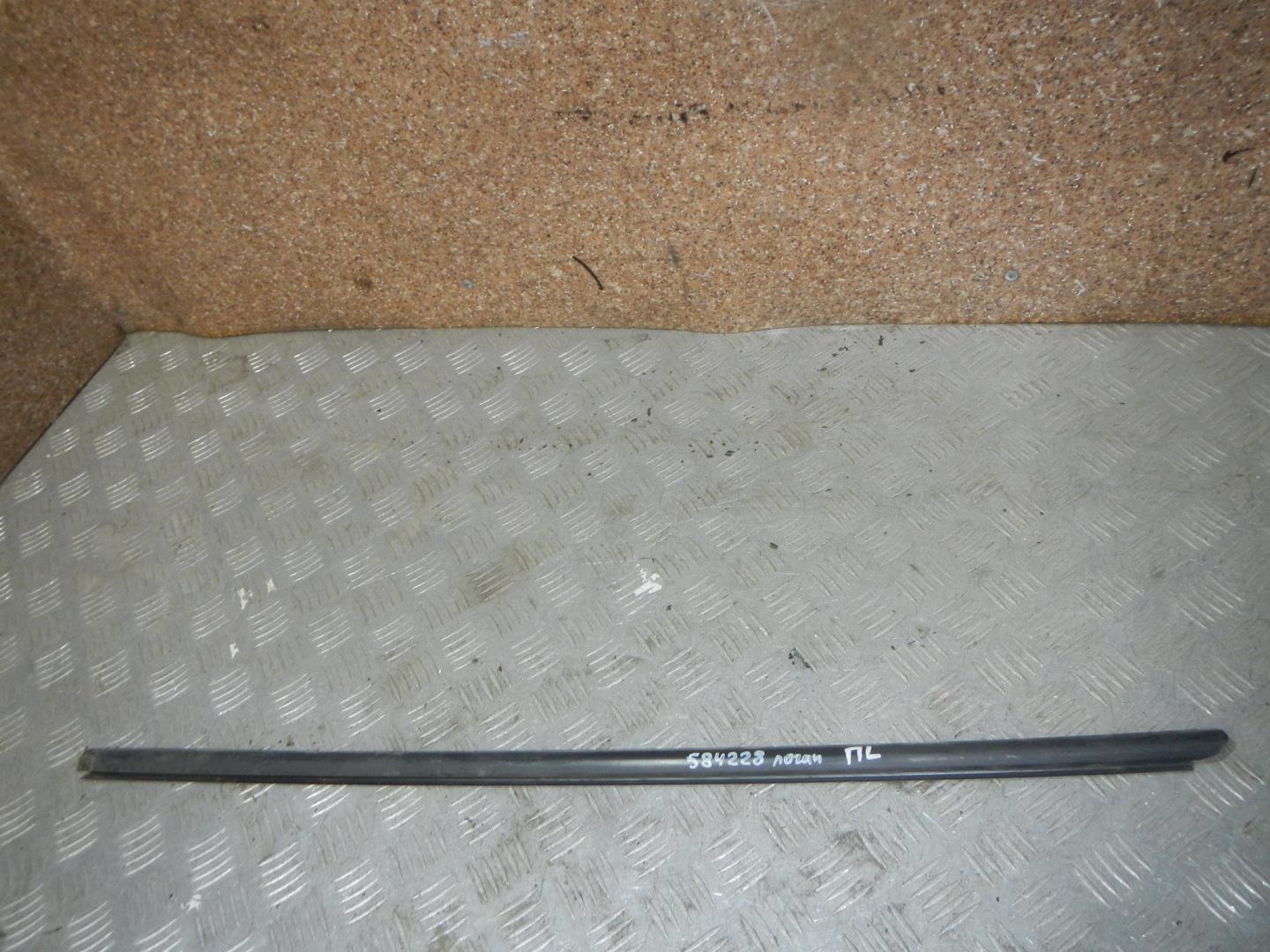 Накладка лобового стекла левая