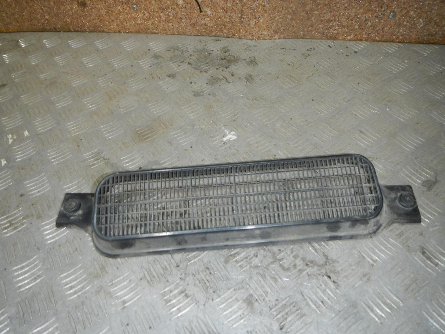 Крышка салонного фильтра