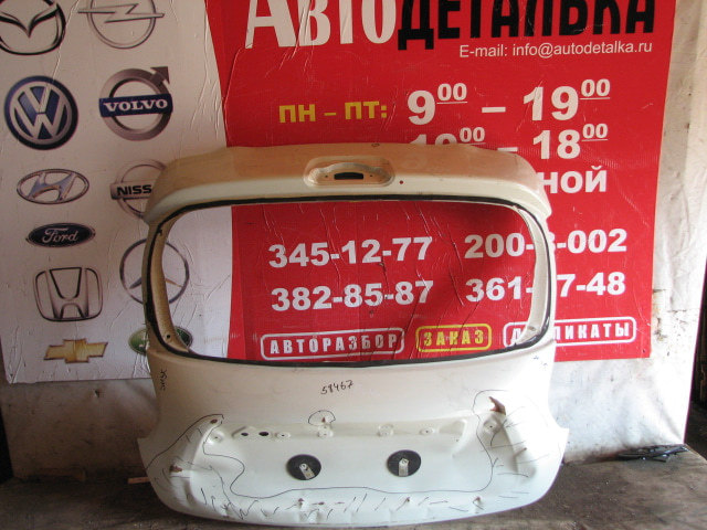 Дверь багажника