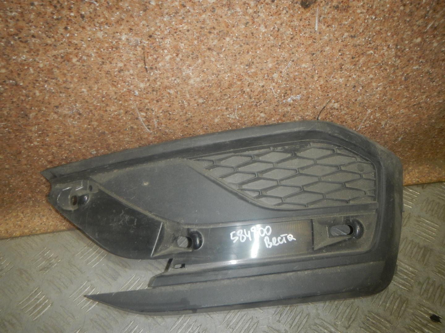 Решетка в бампер левая