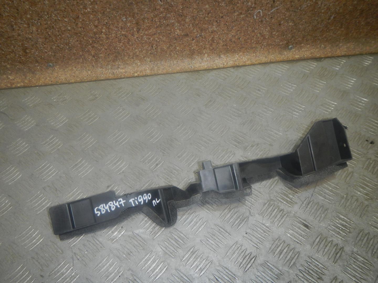 Воздуховод радиатора левый