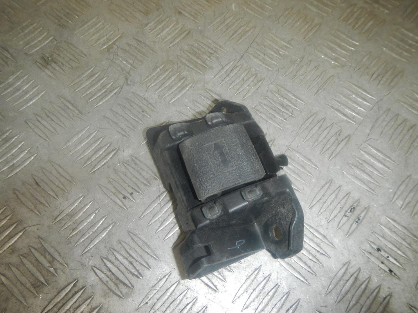 Ручка открывания капота