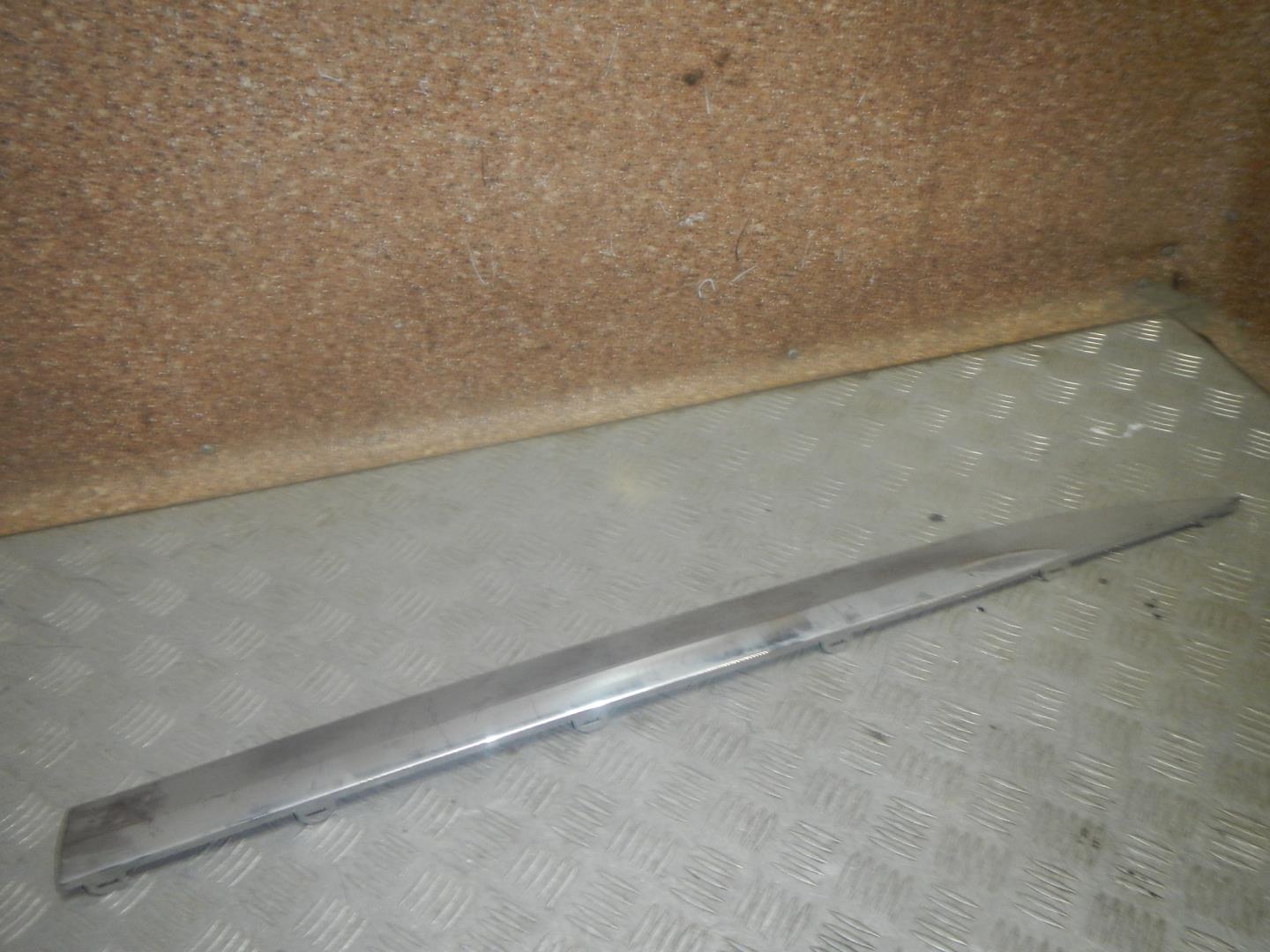 Молдинг передней правой двери