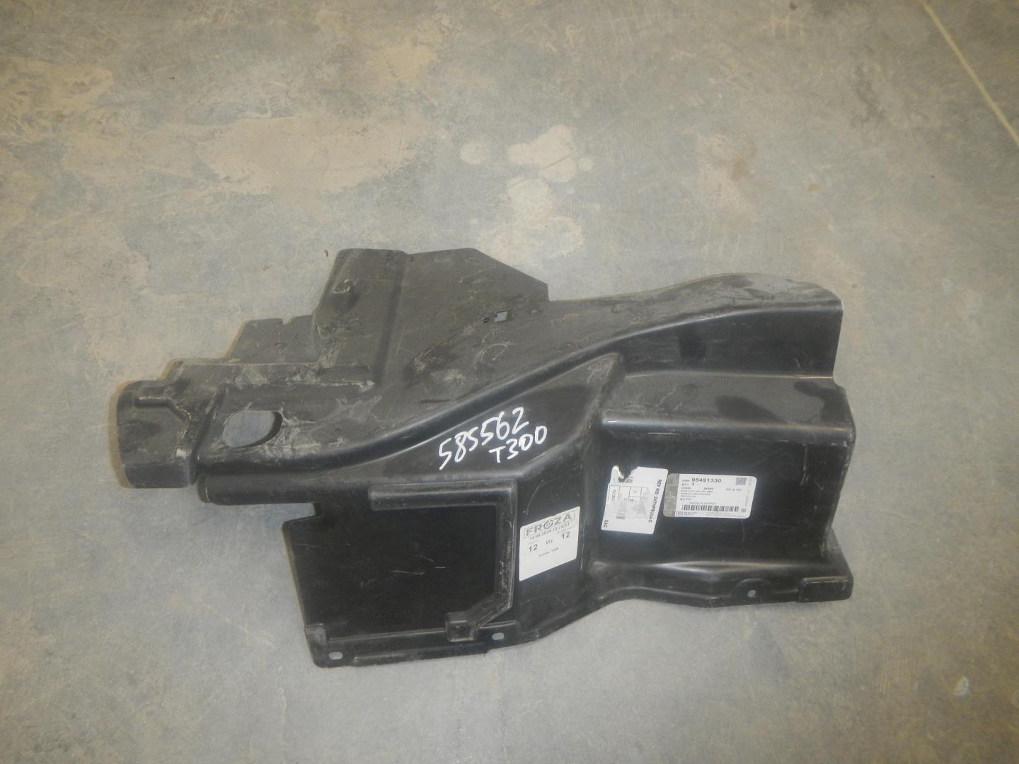 Пыльник двигателя боковой правый