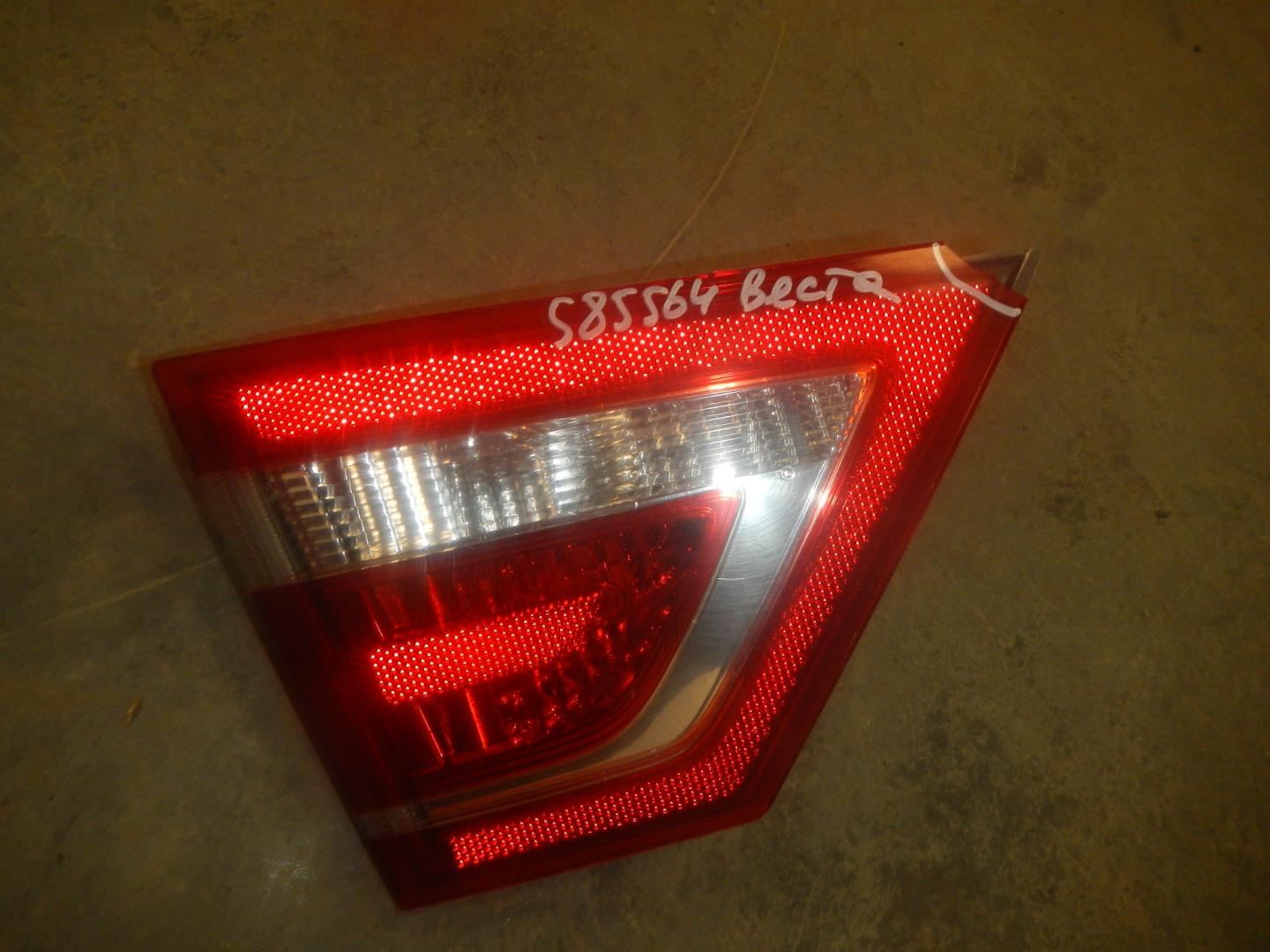 Фонарь задний внутренний левый