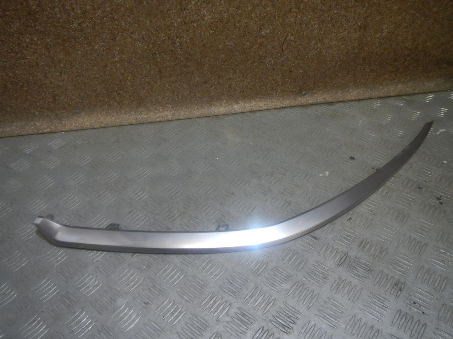 Накладка переднего бампера левая