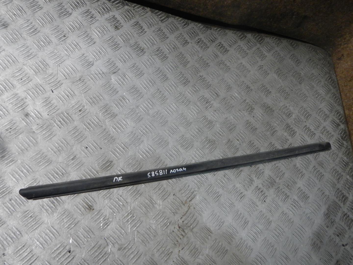 Накладка стекла переднего правого