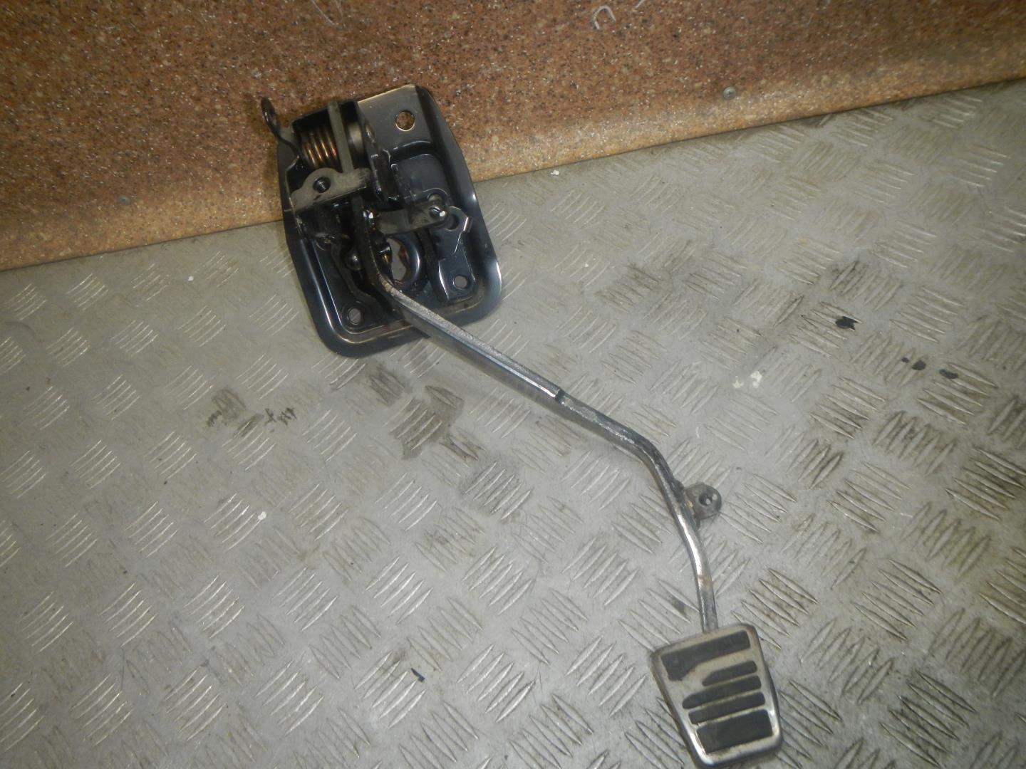 Педаль сцепления