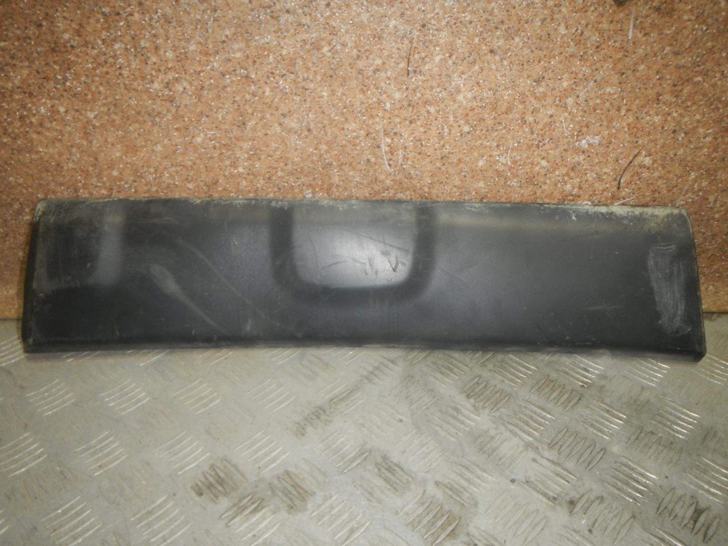 Молдинг задней правой двери