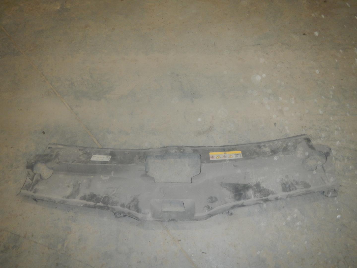 Кожух замка капота