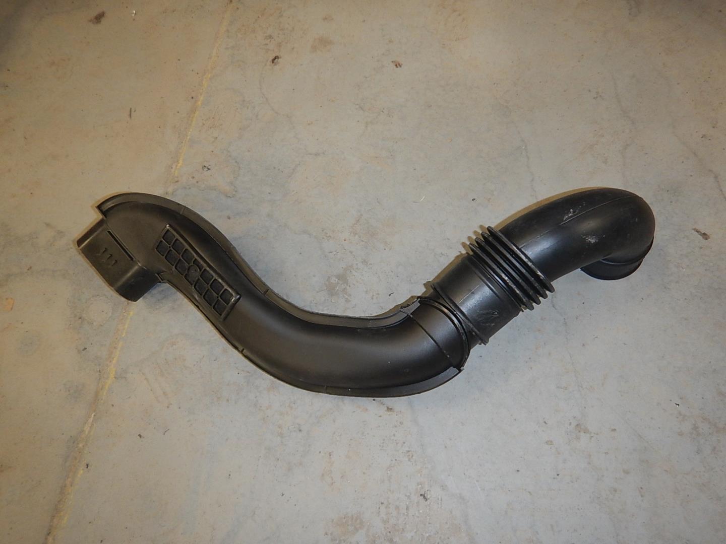 Патрубок воздушного фильтра